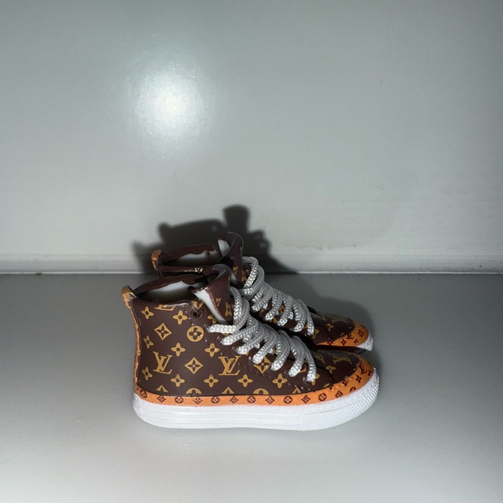 New Labubu LV High-Top Sneakers for your Labubu - Picture 1 of 8